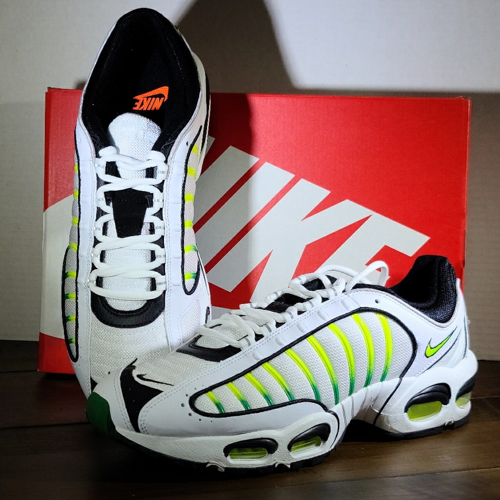Air Max Tailwind IV - White/Volt/Black